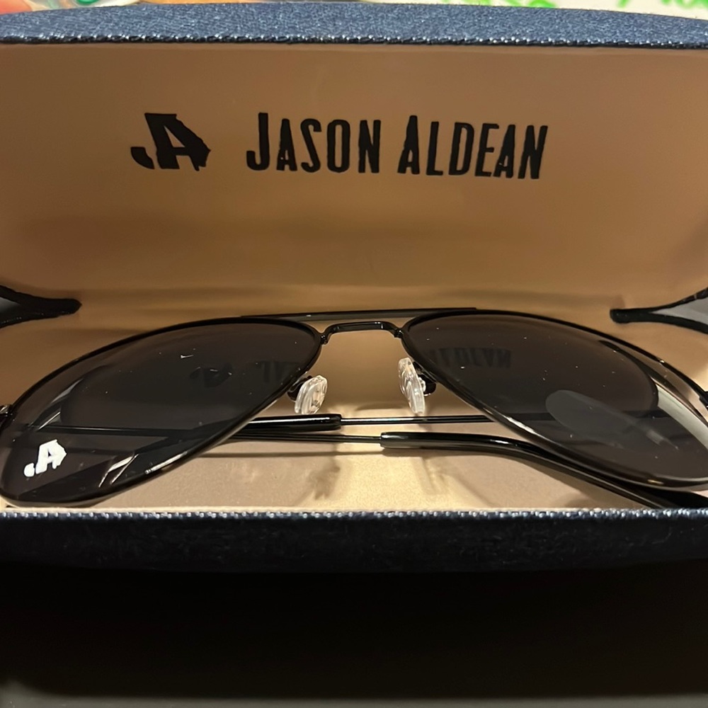 Jason Aldean gladiator sunglasses with demin case